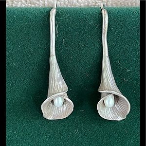 STERLING SILVER 925 CMA SIGNED ARTISIAN CALLA LILLY PEARL EARRINGS